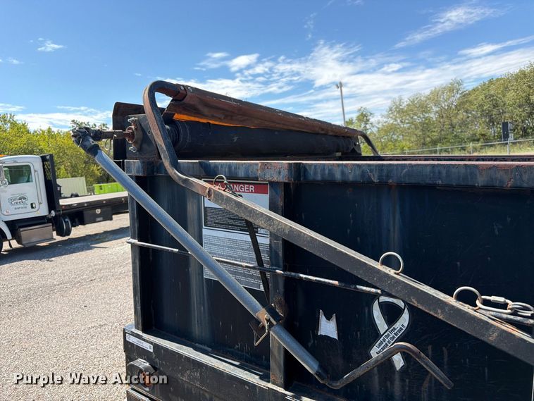 image for item EX0510 2007 Parker dump trailer
