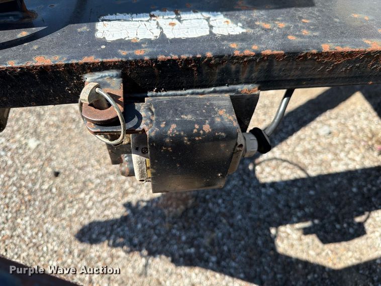 image for item EX0510 2007 Parker dump trailer