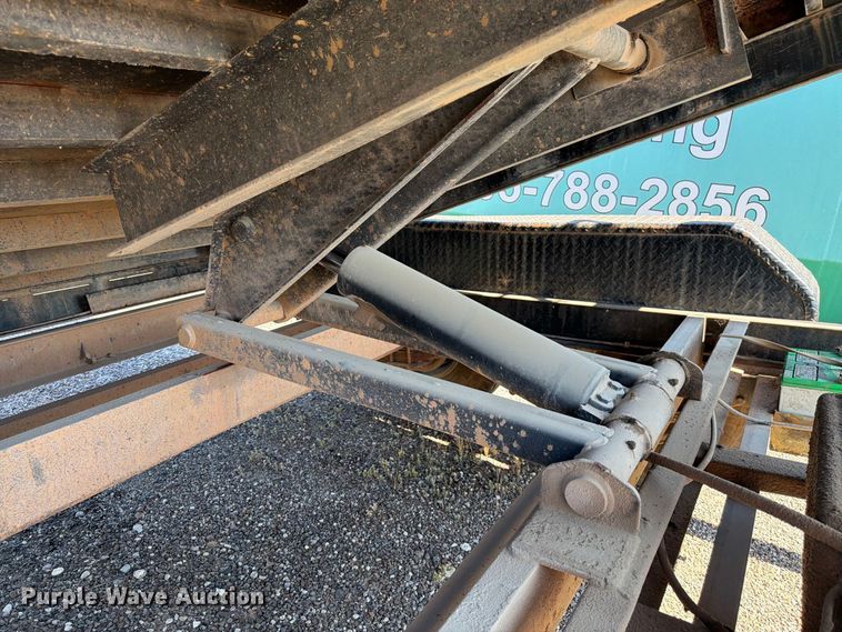 image for item EX0510 2007 Parker dump trailer