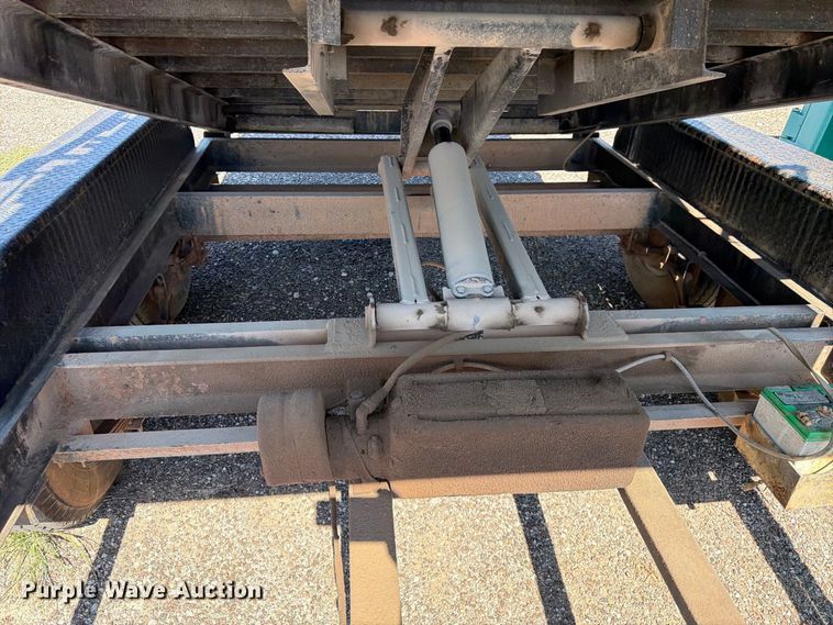 image for item EX0510 2007 Parker dump trailer