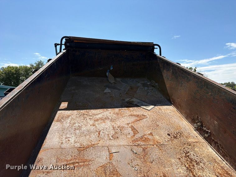 image for item EX0510 2007 Parker dump trailer