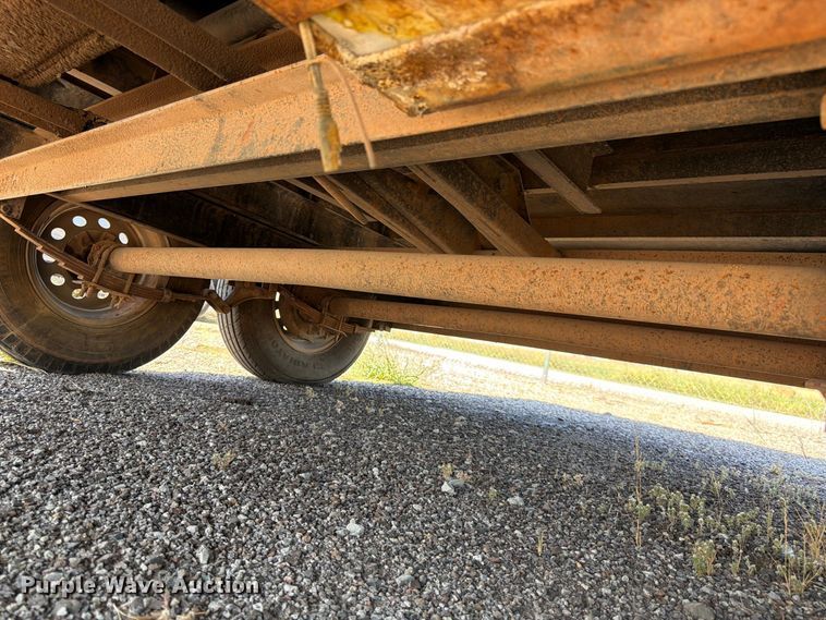 image for item EX0510 2007 Parker dump trailer