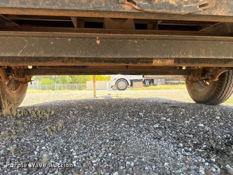 image for item EX0510 2007 Parker dump trailer