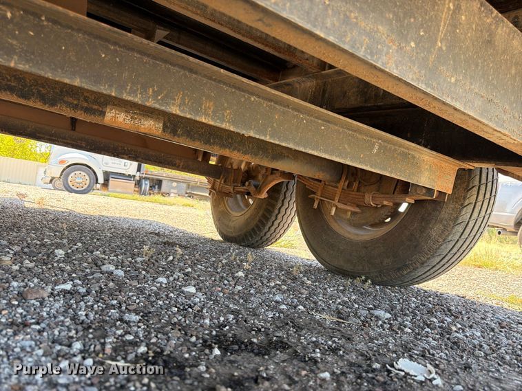 image for item EX0510 2007 Parker dump trailer