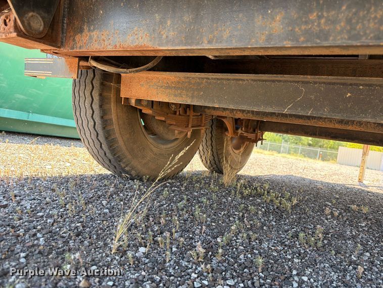 image for item EX0510 2007 Parker dump trailer