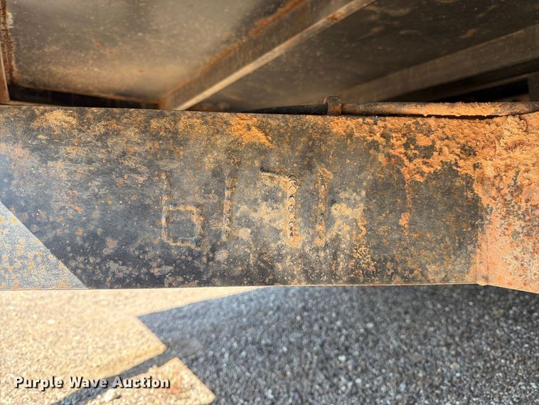 image for item EX0510 2007 Parker dump trailer