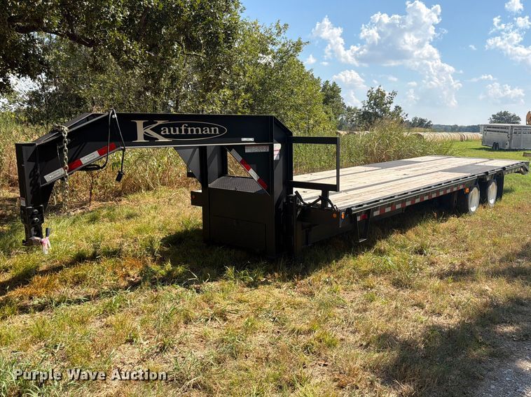 image for item EX0537 2021 Kaufman FHT-15K-30D equipment trailer