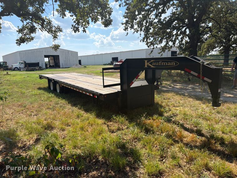 image for item EX0537 2021 Kaufman FHT-15K-30D equipment trailer