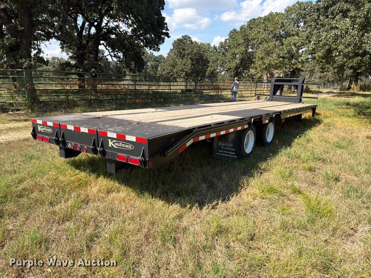 image for item EX0537 2021 Kaufman FHT-15K-30D equipment trailer