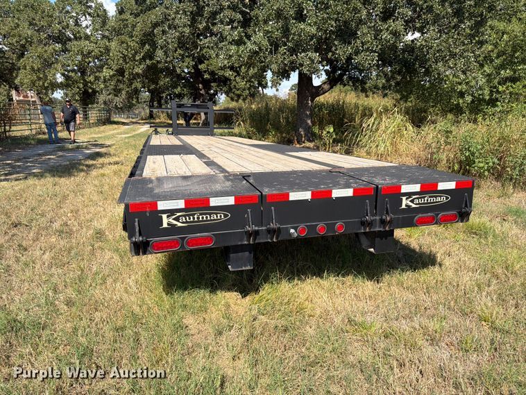 image for item EX0537 2021 Kaufman FHT-15K-30D equipment trailer