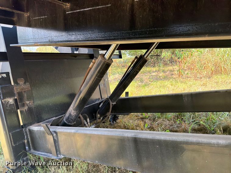 image for item EX0537 2021 Kaufman FHT-15K-30D equipment trailer