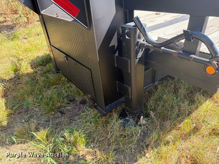 image for item EX0537 2021 Kaufman FHT-15K-30D equipment trailer