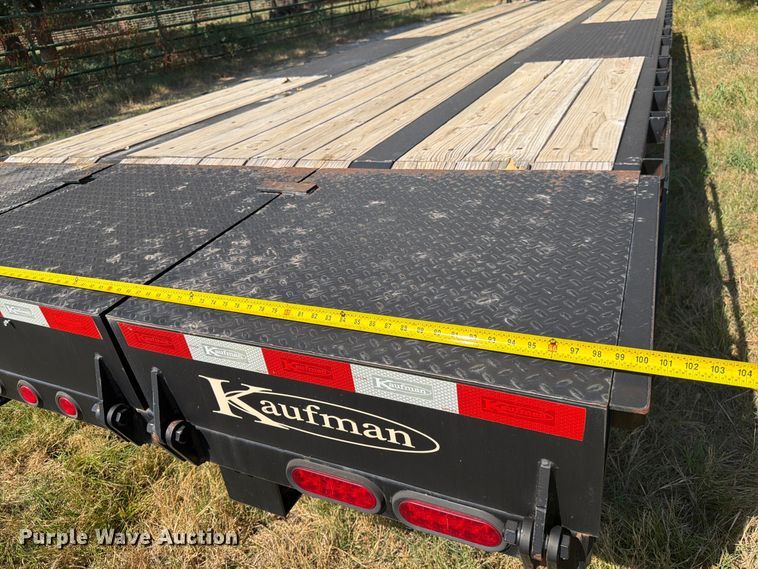 image for item EX0537 2021 Kaufman FHT-15K-30D equipment trailer
