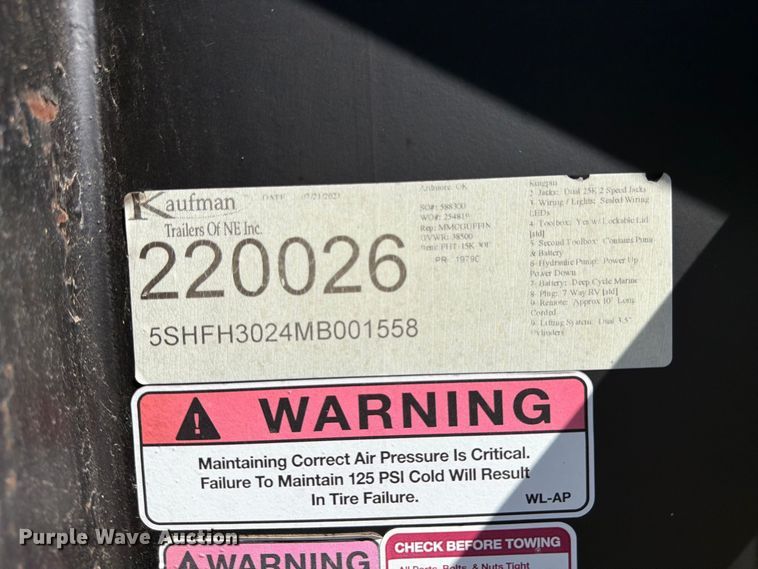 image for item EX0537 2021 Kaufman FHT-15K-30D equipment trailer
