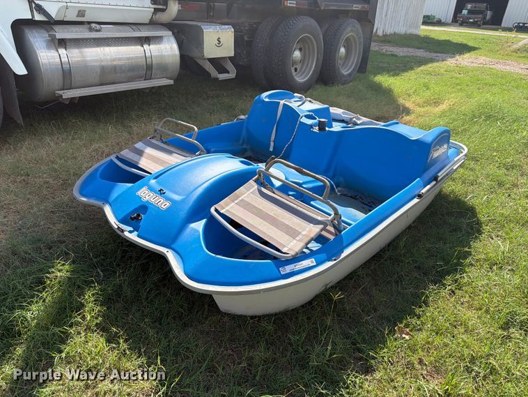Sundolphin Laguna pedal boat