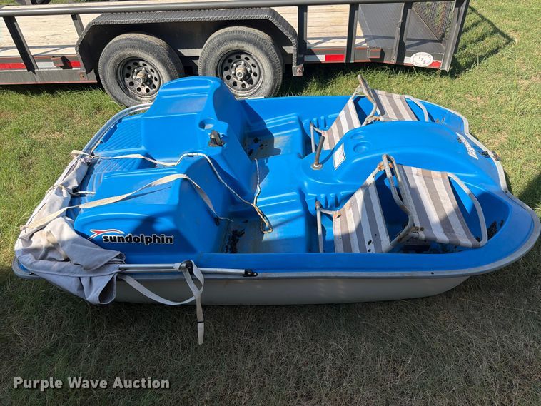 image for item EX0541 Sundolphin Laguna pedal boat