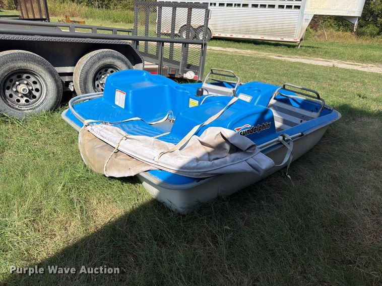 image for item EX0541 Sundolphin Laguna pedal boat