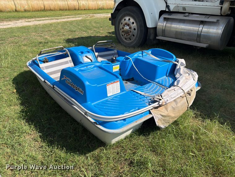 image for item EX0541 Sundolphin Laguna pedal boat