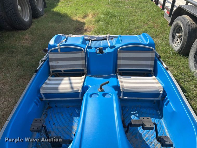 image for item EX0541 Sundolphin Laguna pedal boat