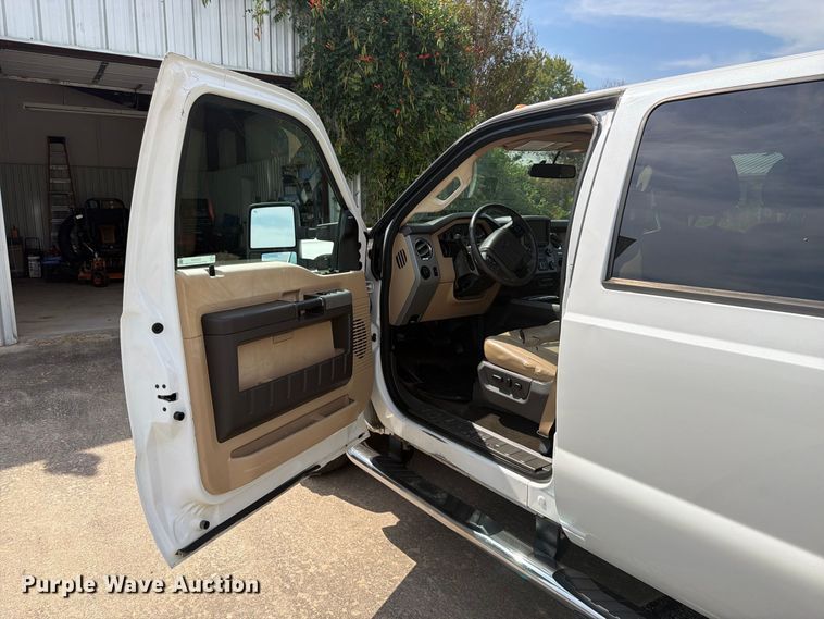 image for item EX0554 2014 Ford F350 Super Duty Crew Cab flatbed pickup truck