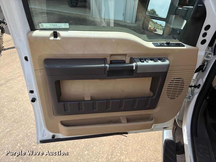 image for item EX0554 2014 Ford F350 Super Duty Crew Cab flatbed pickup truck