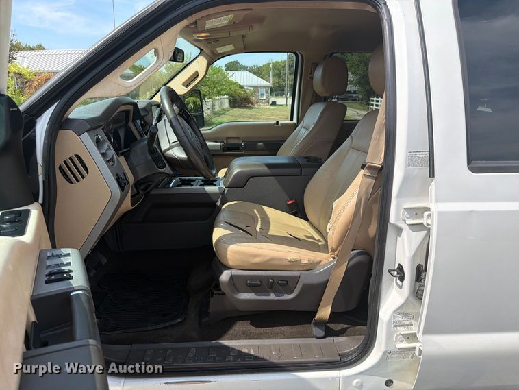 image for item EX0554 2014 Ford F350 Super Duty Crew Cab flatbed pickup truck