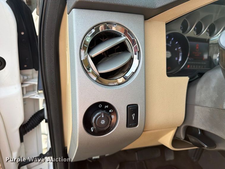 image for item EX0554 2014 Ford F350 Super Duty Crew Cab flatbed pickup truck