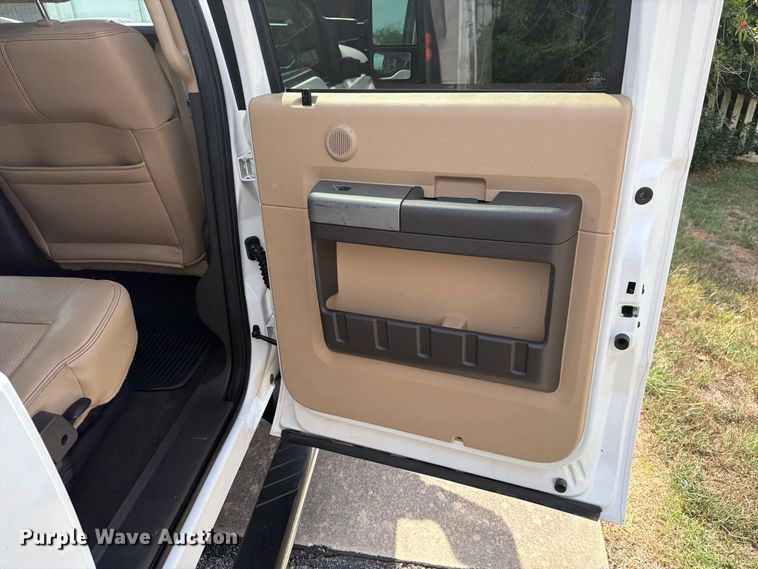 image for item EX0554 2014 Ford F350 Super Duty Crew Cab flatbed pickup truck