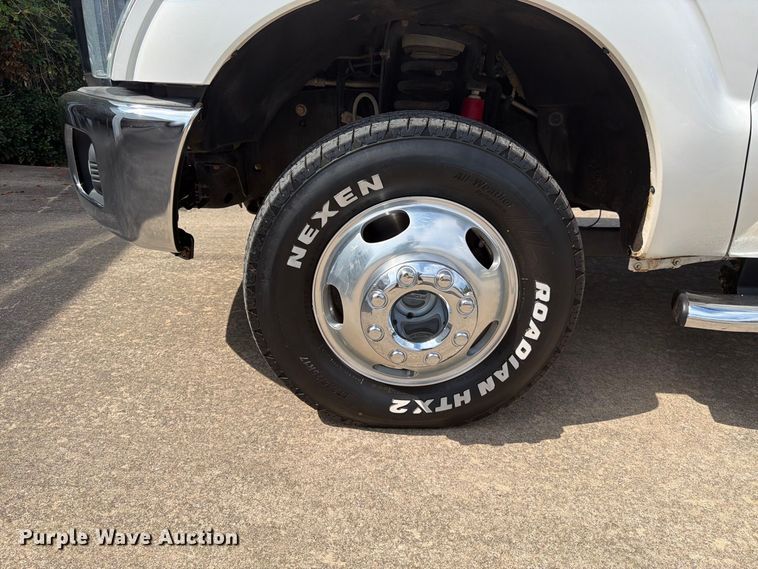 image for item EX0554 2014 Ford F350 Super Duty Crew Cab flatbed pickup truck