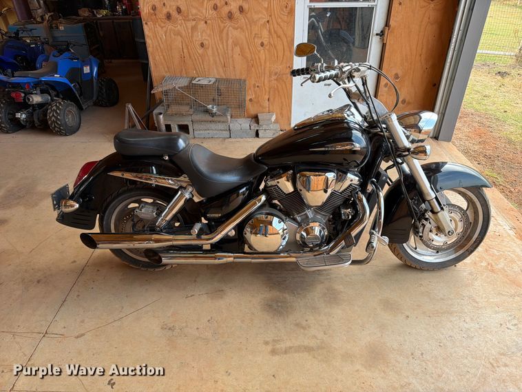 image for item EX0557 2003 Honda VTX1800 motorcycle