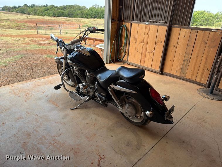 image for item EX0557 2003 Honda VTX1800 motorcycle