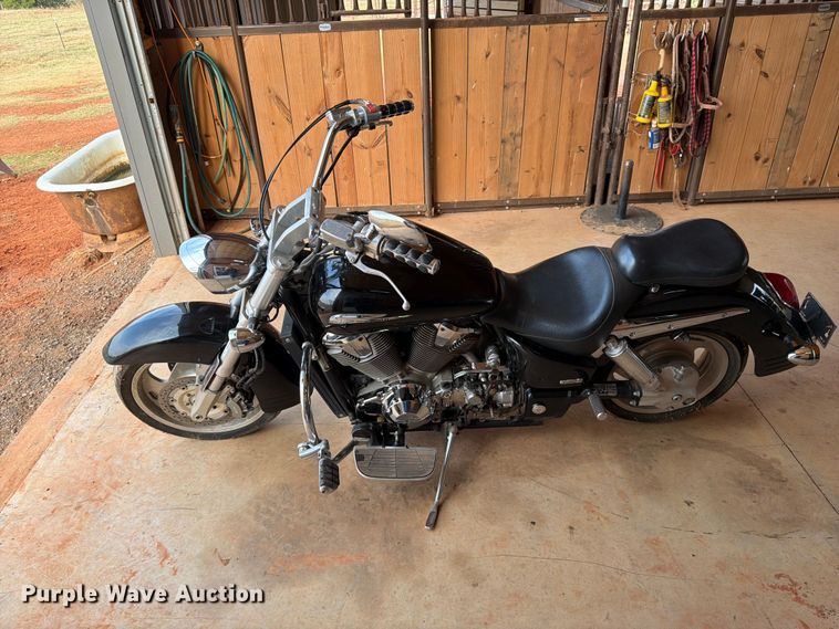 image for item EX0557 2003 Honda VTX1800 motorcycle