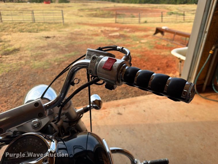 image for item EX0557 2003 Honda VTX1800 motorcycle