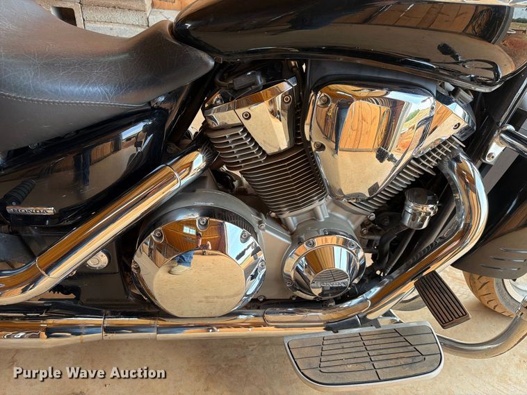 image for item EX0557 2003 Honda VTX1800 motorcycle