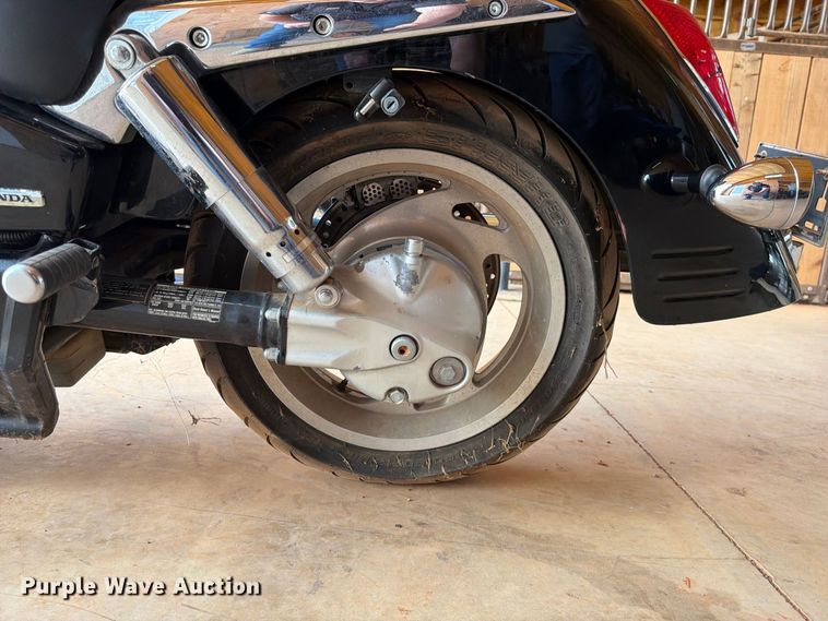 image for item EX0557 2003 Honda VTX1800 motorcycle