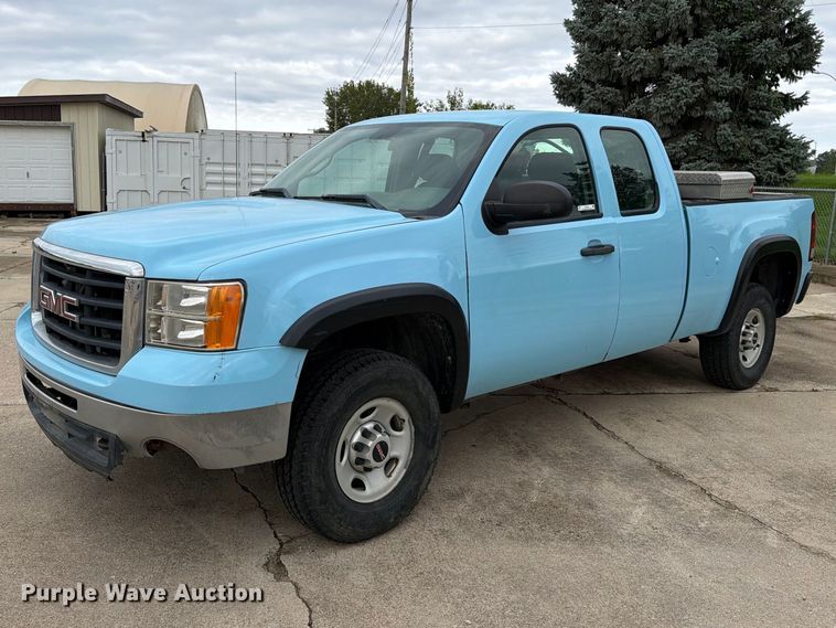 2010 GMC Sierra 2500HD Ext. Cab pickup truck