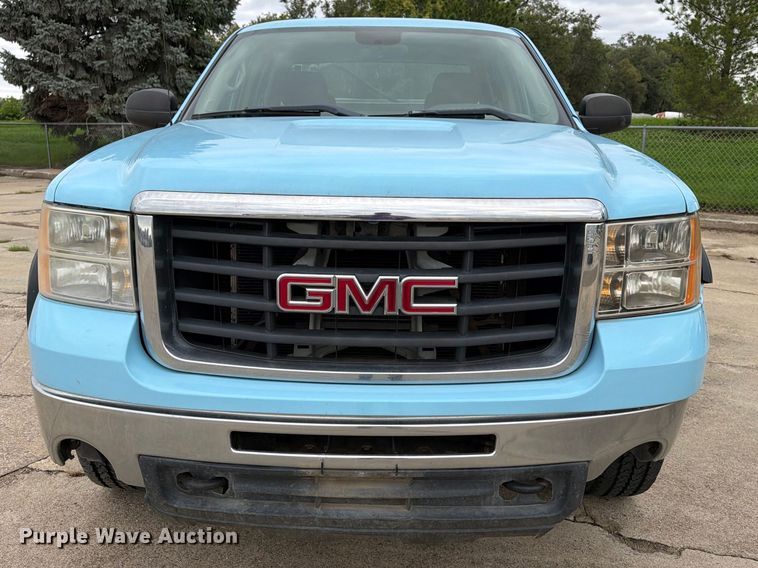 image for item EX1007 2010 GMC Sierra 2500HD Ext. Cab pickup truck