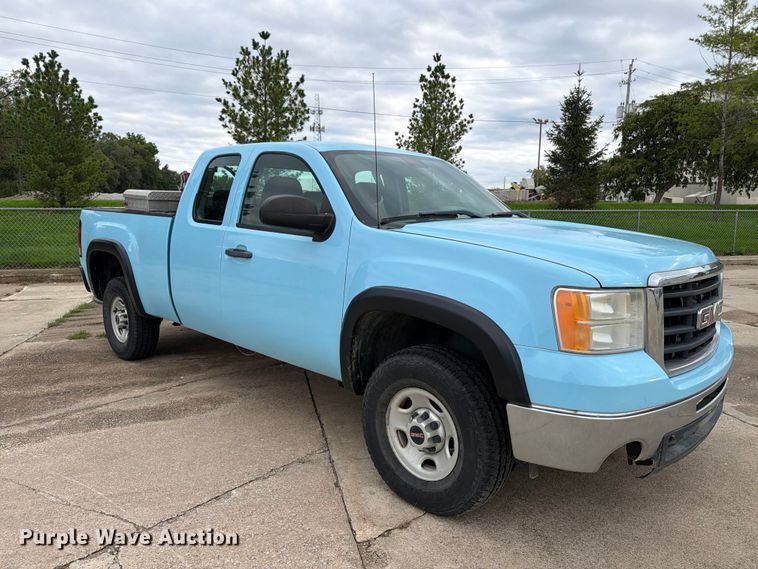 image for item EX1007 2010 GMC Sierra 2500HD Ext. Cab pickup truck