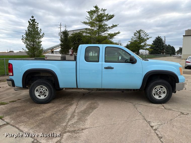 image for item EX1007 2010 GMC Sierra 2500HD Ext. Cab pickup truck