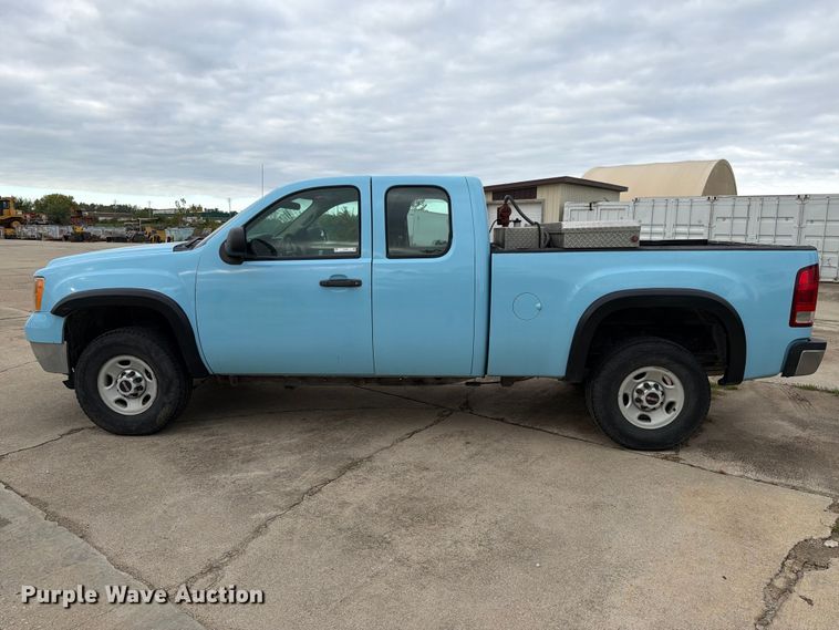 image for item EX1007 2010 GMC Sierra 2500HD Ext. Cab pickup truck