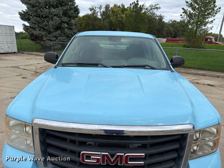image for item EX1007 2010 GMC Sierra 2500HD Ext. Cab pickup truck