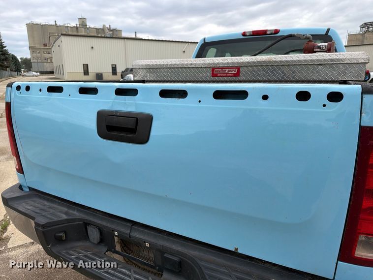 image for item EX1007 2010 GMC Sierra 2500HD Ext. Cab pickup truck