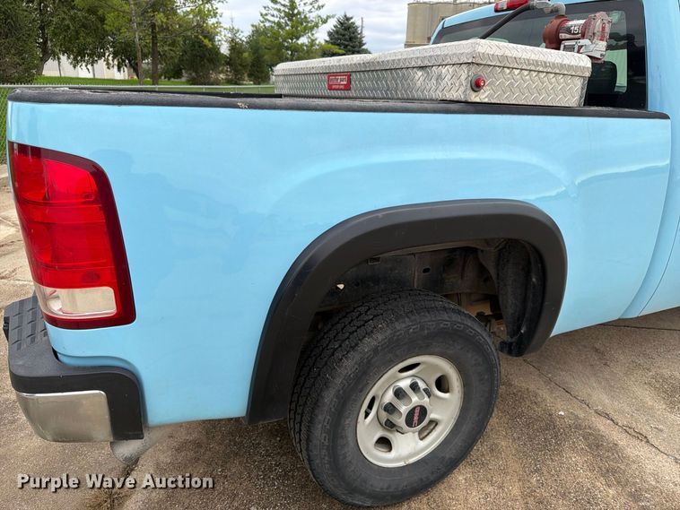image for item EX1007 2010 GMC Sierra 2500HD Ext. Cab pickup truck