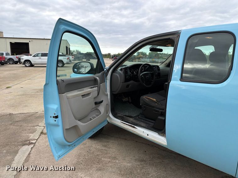 image for item EX1007 2010 GMC Sierra 2500HD Ext. Cab pickup truck