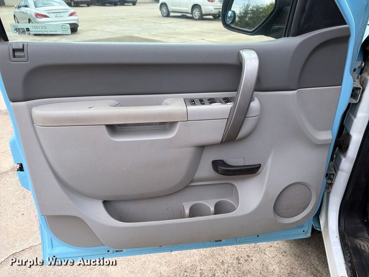 image for item EX1007 2010 GMC Sierra 2500HD Ext. Cab pickup truck