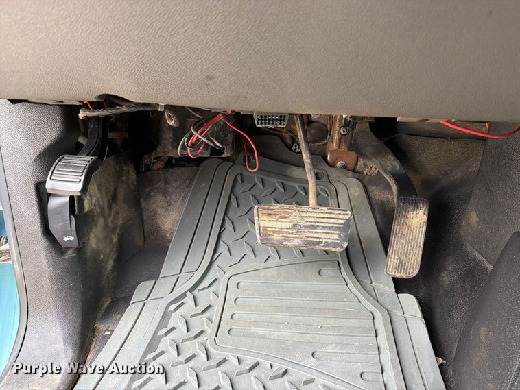 image for item EX1007 2010 GMC Sierra 2500HD Ext. Cab pickup truck