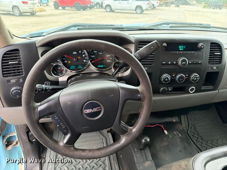 image for item EX1007 2010 GMC Sierra 2500HD Ext. Cab pickup truck