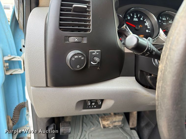 image for item EX1007 2010 GMC Sierra 2500HD Ext. Cab pickup truck