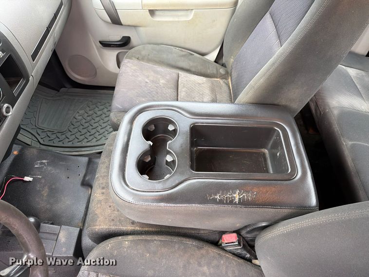 image for item EX1007 2010 GMC Sierra 2500HD Ext. Cab pickup truck