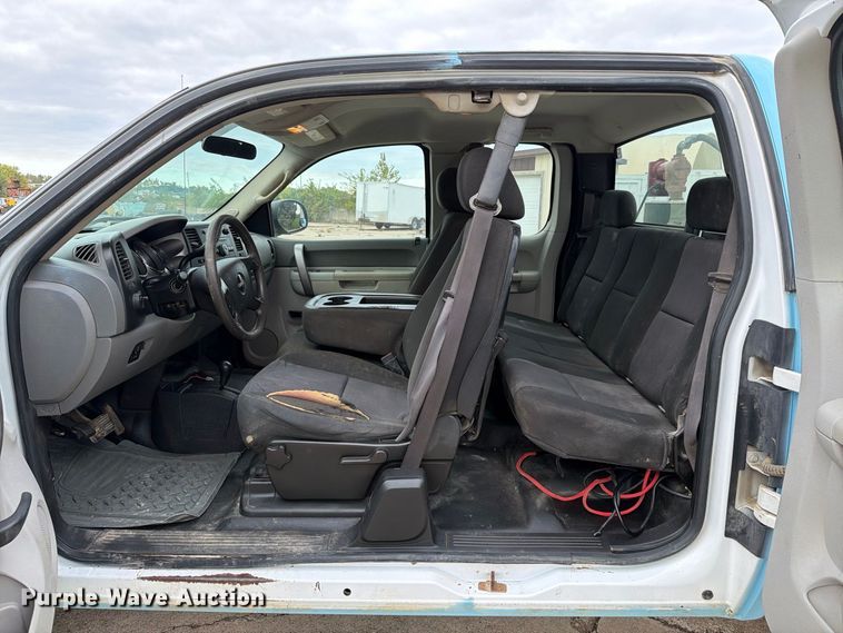 image for item EX1007 2010 GMC Sierra 2500HD Ext. Cab pickup truck
